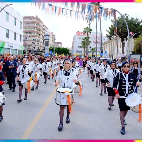 Atakum Belediyesi Cumhuriyet Kadınları Bandosu Uluslararası Portakal Çiçeği Karnavalı’nda
